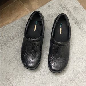Yuu “Bethanne” slip-on comfort shoe